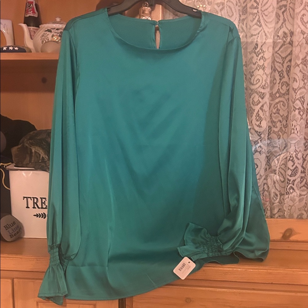 Women’s Green Long-Sleeve Blouse
